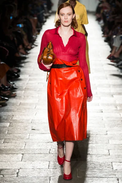 Look 18